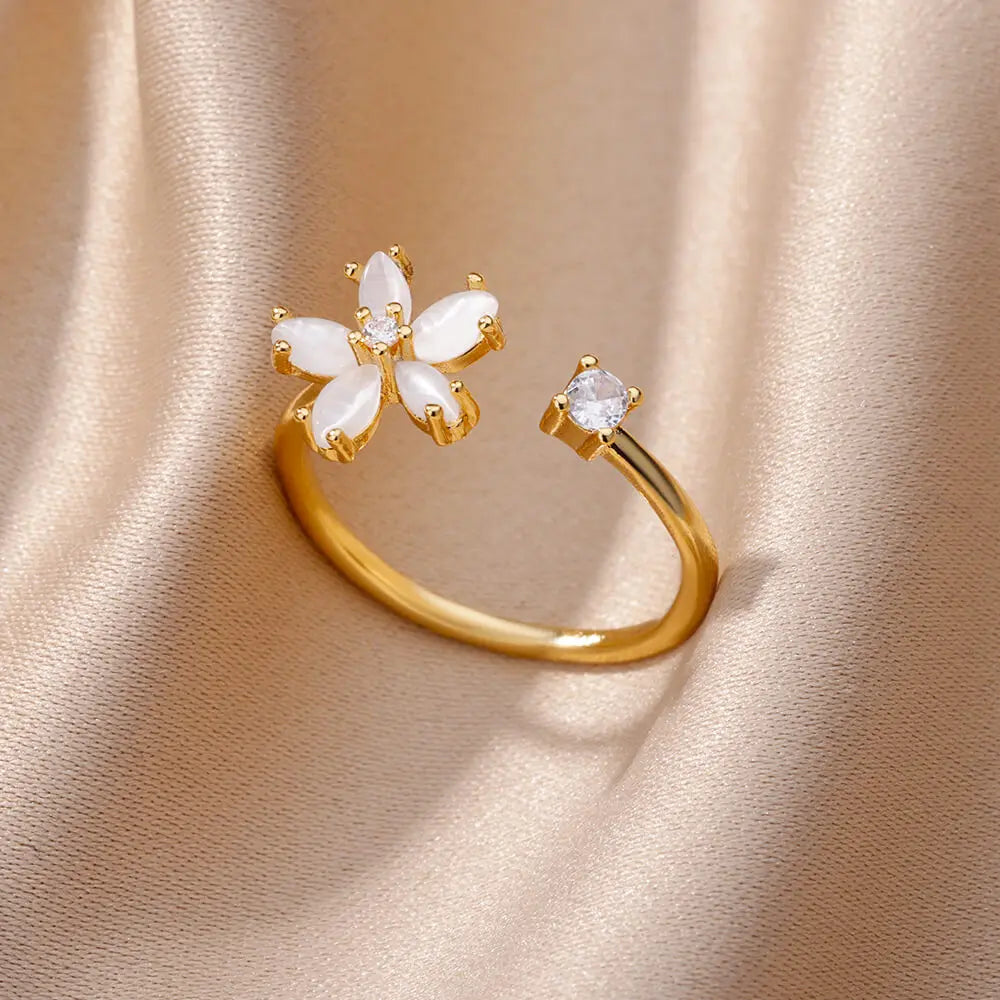 Exquisite Cubic Zircon Flower Ring